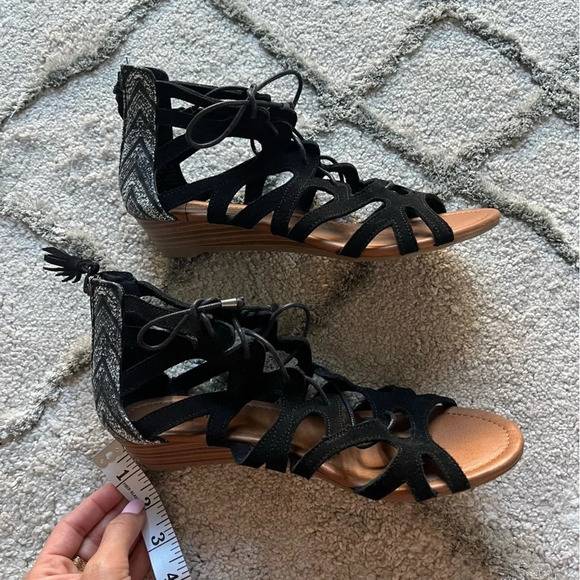 Minnetonka Sandals Black Suede Leather Gladiator Low Wedge Zip 71605 9 - Picture 5 of 10